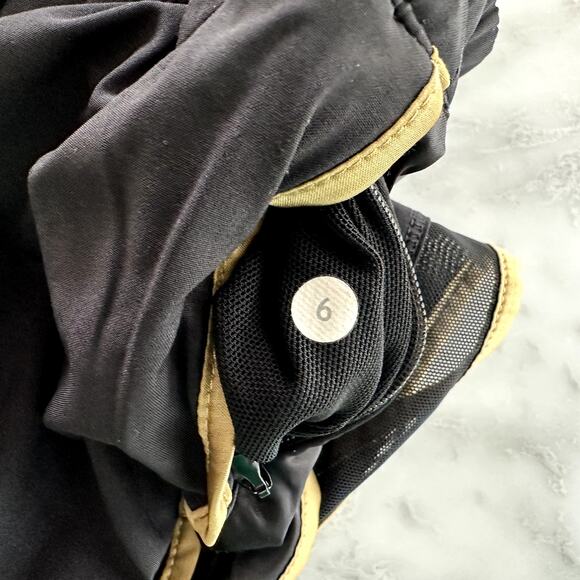 Lululemon Super Squad Short Black Gold Size 6 Run Gym 3" Gym Run Walk - Picture 5 of 6